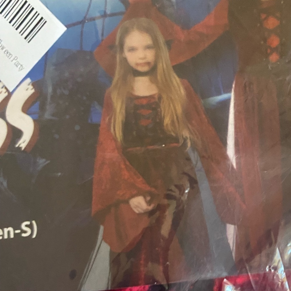 Vampire Halloween costume for 4-6 year old.